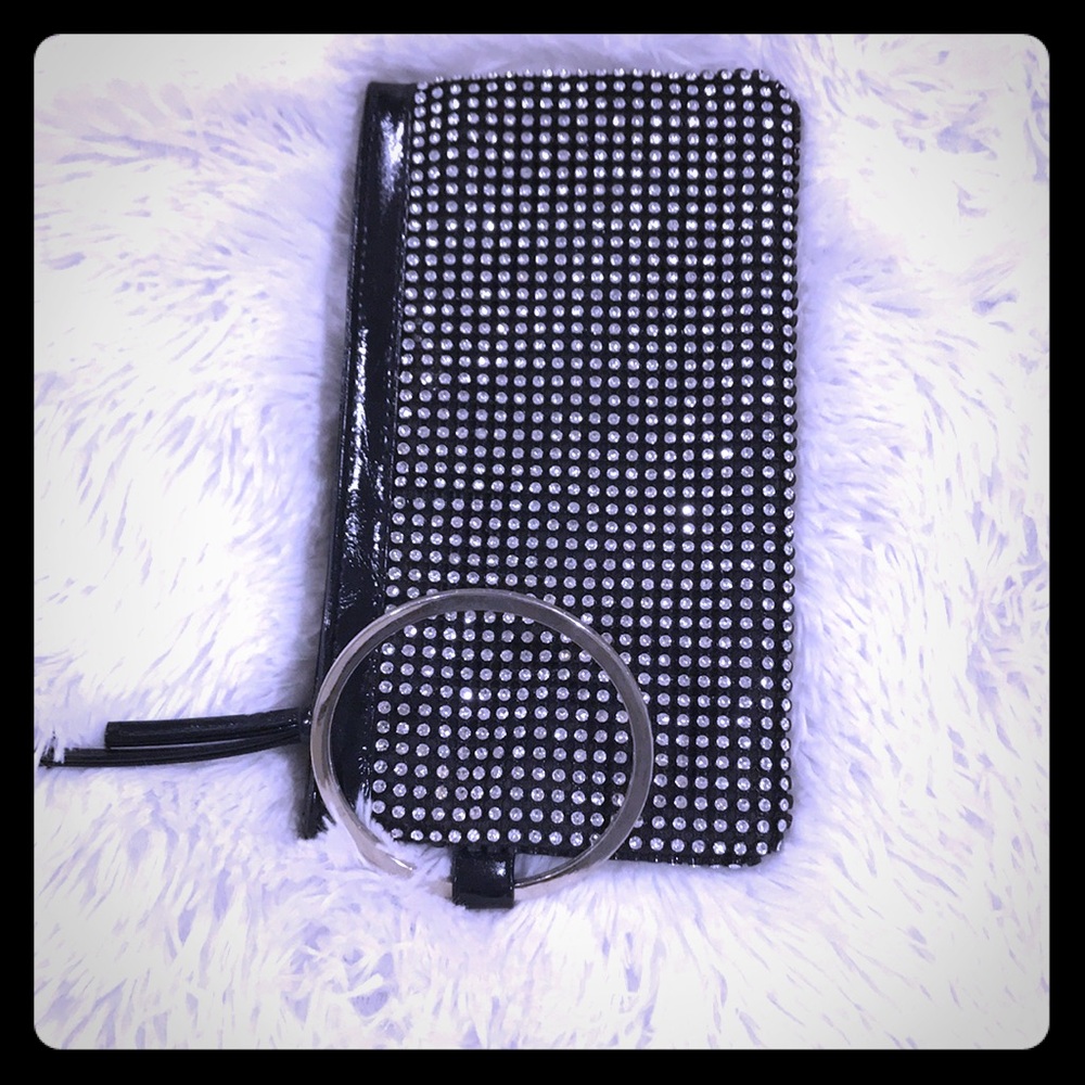 Black clutch